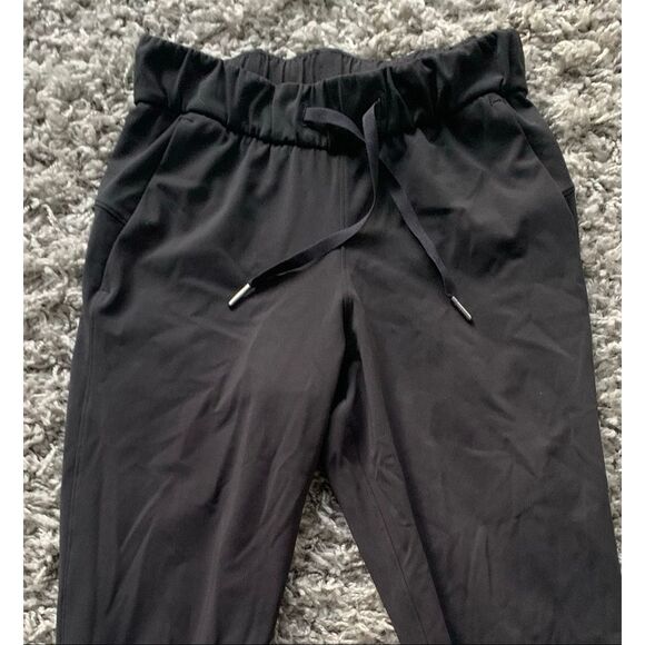 Lululemon On The Fly Black stretch COMFORT Pants 28" size 2 - Picture 3 of 6
